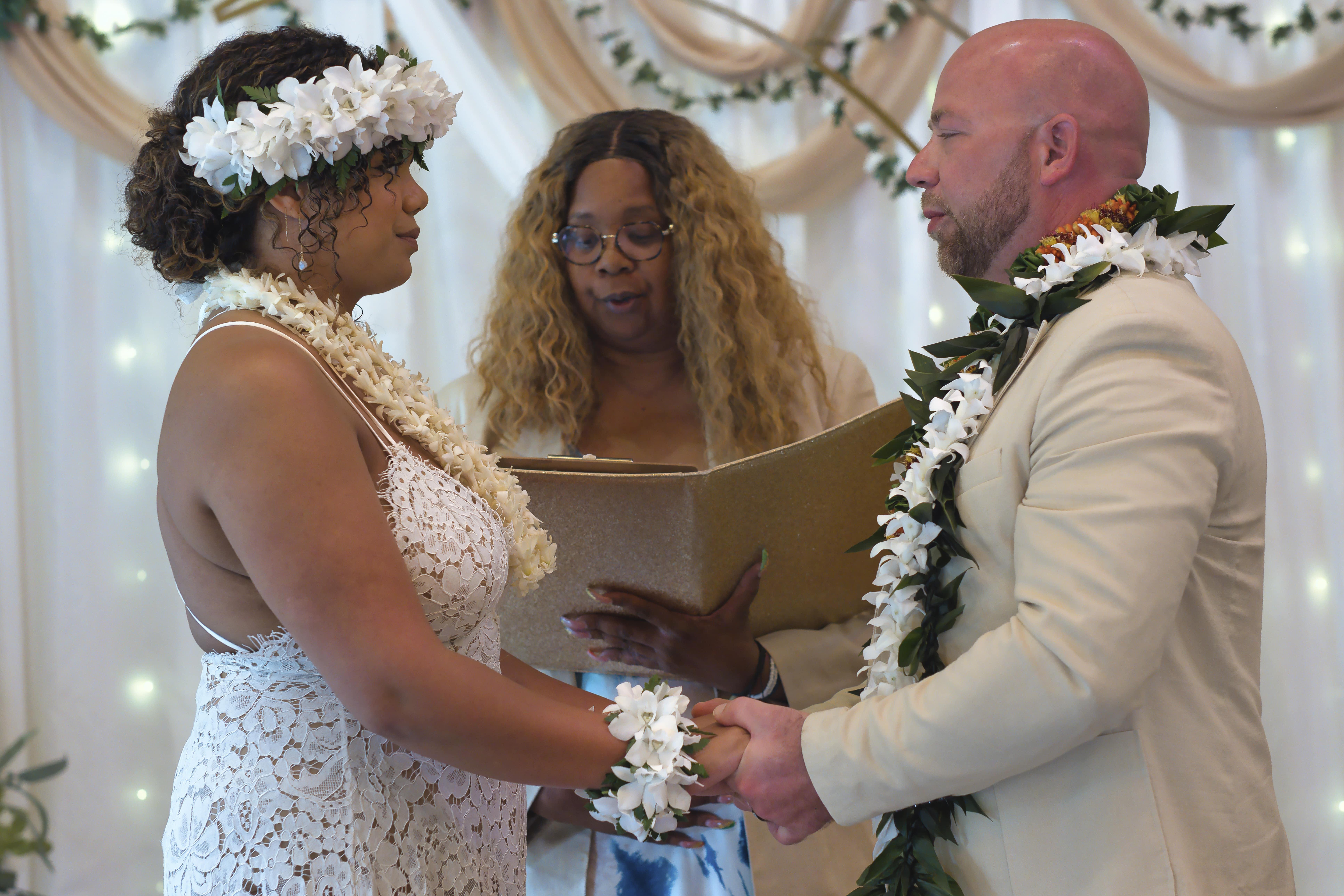 wedding officiant tia performing outdoor wedding ceremony